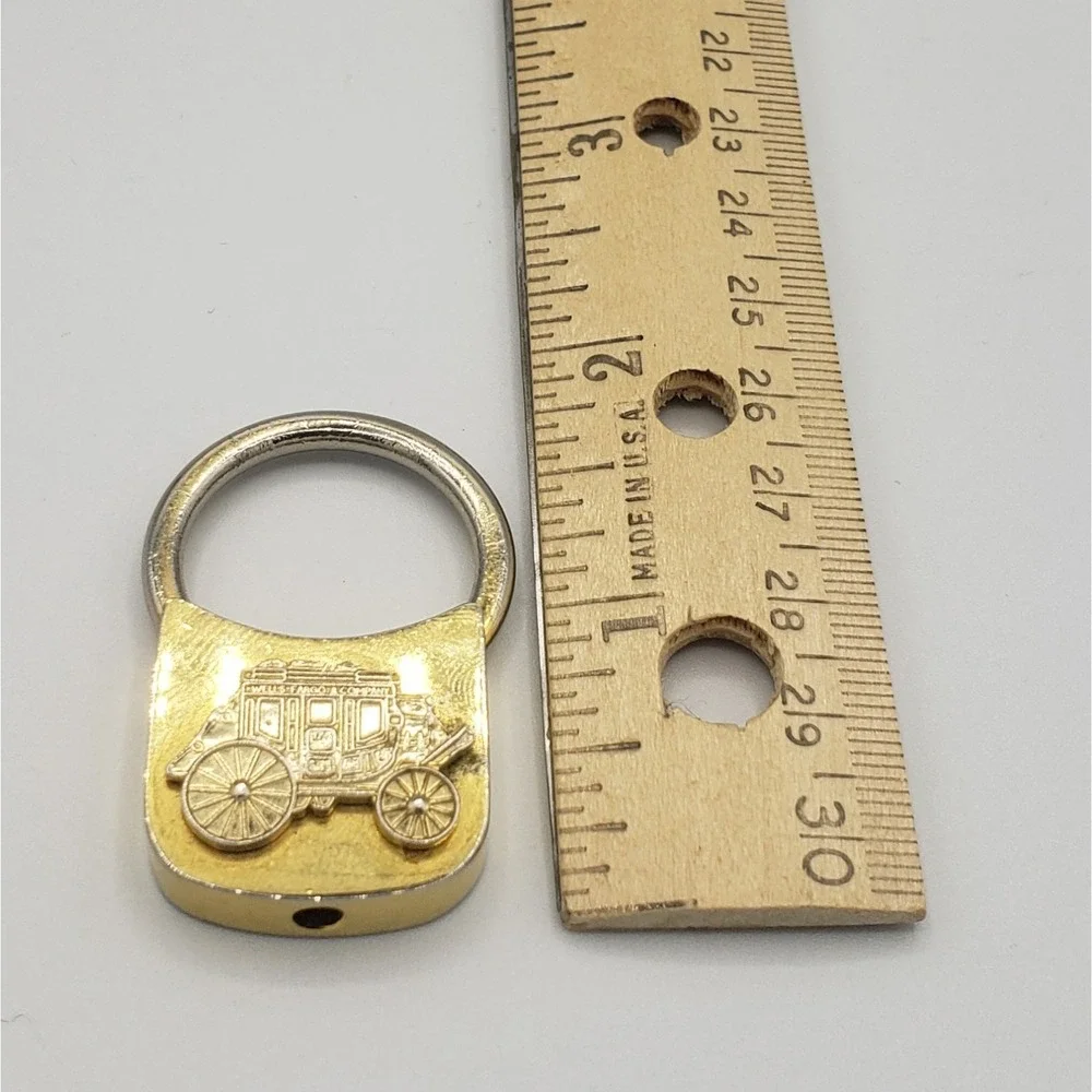 Spring Loaded‎ Wild West Wagon Stagecoach Keyring Metal